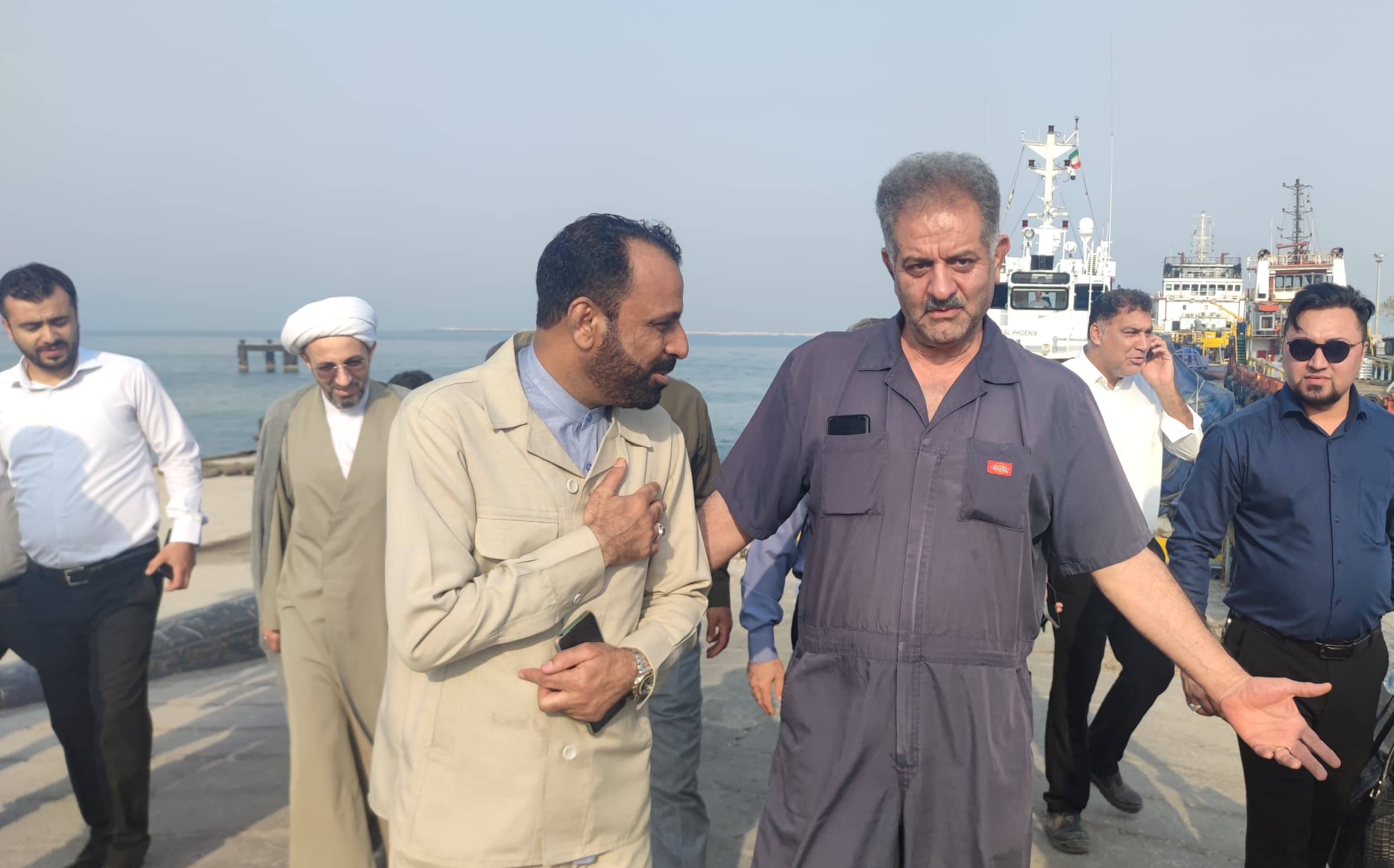 بازدید جمعی از مسئولان استانداری هرمزگان از جزیره لاوان